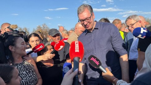 ВУЧИЋ О ХАПШЕЊУ МОМИРОВИЋА И ВЕСИЋА: Погледајте решења против њих, да се смејете