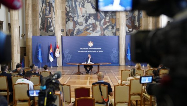 СРБИЈА НЕ ПРИХВАТА ОДЛУКУ СУДА БИХ Вучић: Пресуде представљају безбедносно дестабилизујући фактор СРБИЈА НЕ ПРИХВАТА ОДЛУКУ СУДА БИХ Вучић: Пресуде представљају безбедносно дестабилизујући фактор