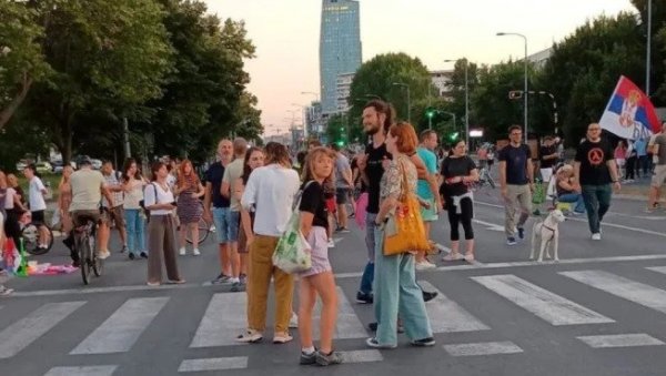 ПАКЛЕНИ ПЛАН БЛОКАДЕРА НА ГОДИШЊИЦУ ЗЛОЧИНАЧКЕ АКЦИЈЕ: Ни српско страдање у Олуји им није свето кад хоће да изазову сукоб (ФОТО) ПАКЛЕНИ ПЛАН БЛОКАДЕРА НА ГОДИШЊИЦУ ЗЛОЧИНАЧКЕ АКЦИЈЕ: Ни српско страдање у Олуји им није свето кад хоће да изазову сукоб (ФОТО)