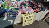 ЧАРАПЕ ИШЛЕ КО АЛВА: У Параћину на вашару четири пара за 200 динара (ФОТО)
