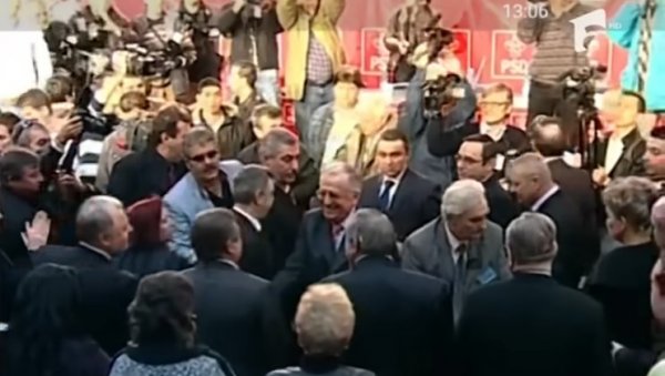 ИЛИЈЕСКУ У КРИТИЧНОМ СТАЊУ: Лекари се боре за живот бишег председника Румуније ИЛИЈЕСКУ У КРИТИЧНОМ СТАЊУ: Лекари се боре за живот бишег председника Румуније