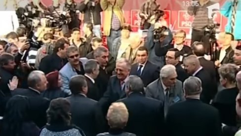 ИЛИЈЕСКУ У КРИТИЧНОМ СТАЊУ: Лекари се боре за живот бишег председника Румуније ИЛИЈЕСКУ У КРИТИЧНОМ СТАЊУ: Лекари се боре за живот бишег председника Румуније
