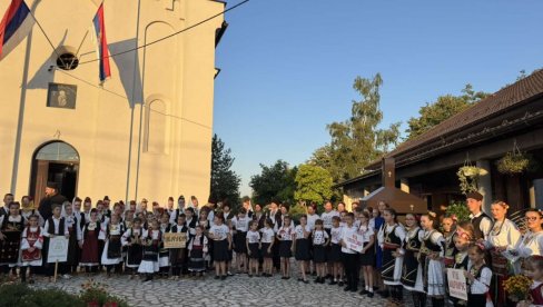 SABOR LEPOTE I RADOSTI: Osnovci iz Jadra i Republike Srpske ulepšali Ivandan u Jadranskoj Lešnici SABOR LEPOTE I RADOSTI: Osnovci iz Jadra i Republike Srpske ulepšali Ivandan u Jadranskoj Lešnici