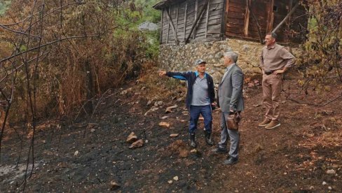 ПОЖАР У ЧИТЛУКУ КОД МАЛОГ ЗВОРНИКА: Ватрогасци сачували 15 кућа