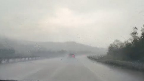 VELIKO NEVREME POGODILO SRBIJU, PADA I GRAD: Snimak sa Miloša Velikog sve govori (VIDEO)
