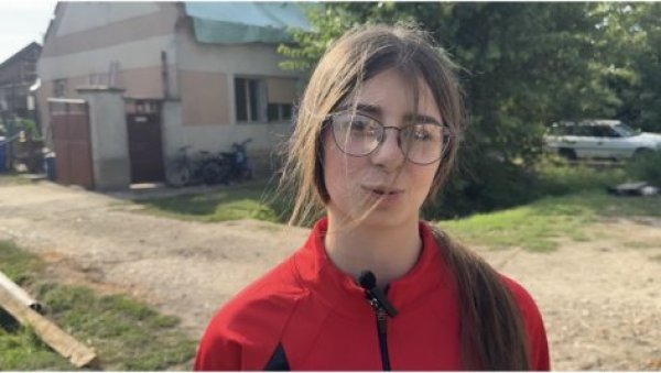 МАРИНА НА СВЕТОГ ИЛИЈУ СПАСИЛА СЕЛО ОД ПОЖАРА: Петнаестогодишња девојчица храбрим гестом саувала животе својих комшија МАРИНА НА СВЕТОГ ИЛИЈУ СПАСИЛА СЕЛО ОД ПОЖАРА: Петнаестогодишња девојчица храбрим гестом саувала животе својих комшија