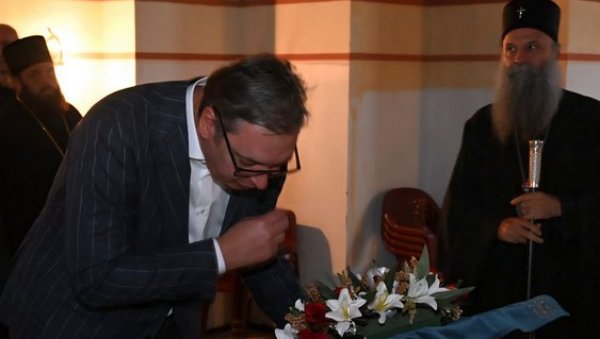 ВУЧИЋ ОБИШАО ЦРКВУ БЛАГЕ МАРИЈЕ У БАНСТОЛУ: Стојим са дубоким поштовањем и тешким срцем, али и са поносом што Србија није заборавила ВУЧИЋ ОБИШАО ЦРКВУ БЛАГЕ МАРИЈЕ У БАНСТОЛУ: Стојим са дубоким поштовањем и тешким срцем, али и са поносом што Србија није заборавила