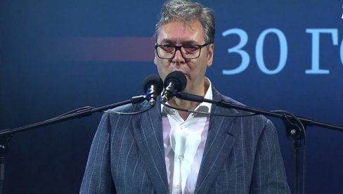 NEĆEMO DA BUDEMO SLUGE I PODANICI Vučić održao snažan govor u Sremskim Karlovcima na obeležavanju 30 godina od Oluje