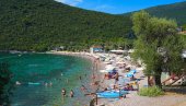 SEZONA U CRNOJ GORI DOŽIVELA TOTALNI DEBAKL: Sezona načisto pukla - snimci sa mreža izazvali šok (VIDEO)