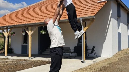 STEFAN IMA NOVU KUĆU: Podvig humanitarca Marka Nikolića u Belanovu kod Leskovca STEFAN IMA NOVU KUĆU: Podvig humanitarca Marka Nikolića u Belanovu kod Leskovca