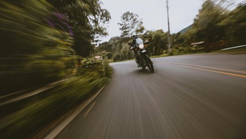 MOTOCIKL POTPUNO UNIŠTEN, VOZAČ SREĆOM OSTAO ŽIV: Jeziva nesreća u Paraćinu MOTOCIKL POTPUNO UNIŠTEN, VOZAČ SREĆOM OSTAO ŽIV: Jeziva nesreća u Paraćinu