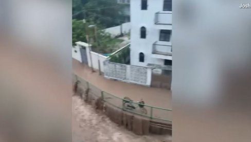 IZDATO CRNO UPOZORENJE ZBOG OBILNIH KIŠA: Zatvorene škole i bolnice (VIDEO)