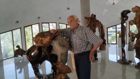 УВЕК САМО НАПРЕД И ПО СВАКУ ЦЕНУ: Филмска животна прича требињског вајара Миливоја Бокића (92), који је прошао шест логора у Бих и Хрватској УВЕК САМО НАПРЕД И ПО СВАКУ ЦЕНУ: Филмска животна прича требињског вајара Миливоја Бокића (92), који је прошао шест логора у Бих и Хрватској