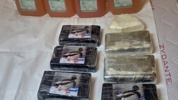 У ПОСЛЕДЊЕ ТРИ НЕДЕЉЕ ЗАПЛЕЊЕНО ВИШЕ ОД 50 КГ КОКАИНА: Удар полиције на нарко-групе