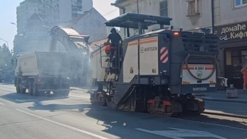 RADOVI DO 11. SEPTEMBRA: Posle Terazija i Trga republike, putari se sele u Bulevar kneza Aleksandra Karađorđevića RADOVI DO 11. SEPTEMBRA: Posle Terazija i Trga republike, putari se sele u Bulevar kneza Aleksandra Karađorđevića