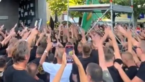 MASA LJUDI SALUTIRA NACISTIČKIM POZDRAVOM U KNINU: Novi jeziv snimak iz Hrvatske, ima li kraja ustaškom ludilu?! (VIDEO)