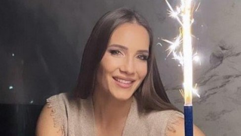 ПОДНЕТА ПРИЈАВА ПРОТИВ ТАМАРЕ ЗВИЦЕР: Ево за шта се терети супруга одбеглог вође кавачког клана ПОДНЕТА ПРИЈАВА ПРОТИВ ТАМАРЕ ЗВИЦЕР: Ево за шта се терети супруга одбеглог вође кавачког клана