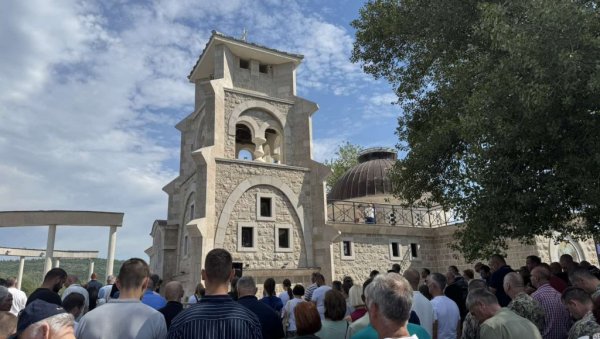 КРВ МУЧЕНИКА ОСВЕШТАЛА ХЕРЦЕГОВИНУ: У Пребиловцима обележене 84 године од монструозног усташког злочина над Србима КРВ МУЧЕНИКА ОСВЕШТАЛА ХЕРЦЕГОВИНУ: У Пребиловцима обележене 84 године од монструозног усташког злочина над Србима