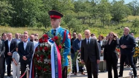 КРВАВИ ПЕЧАТ НА ПЕТРОВАЧКОЈ ЦЕСТИ Вучевић: Бескомпромисно ће се тражити одговорност за злочин