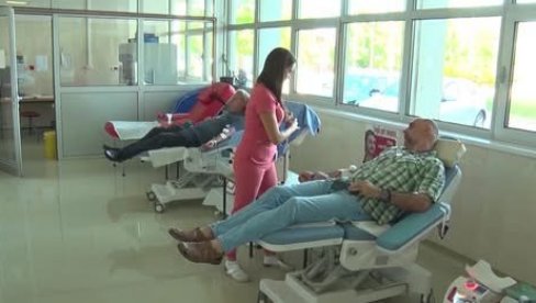 СПАСИ ЖИВОТ, ДАЈ КРВ : Банка крви УКЦ Крагујевац апелује на даваоце да попуне залихе СПАСИ ЖИВОТ, ДАЈ КРВ : Банка крви УКЦ Крагујевац апелује на даваоце да попуне залихе