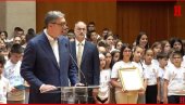 PREDSEDNIK O SVIM AKTUELNIM TEMAMA: Vučić govori iz Palate Srbija (VIDEO)