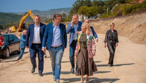 СОФРОНИЈЕВИЋ: Инфраструктура је кичма економије, грађевинари су њена снага СОФРОНИЈЕВИЋ: Инфраструктура је кичма економије, грађевинари су њена снага