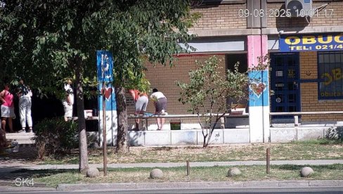 SNS NOVI SAD: Srpska trobojka može da smeta samo onima koji su protiv Srbije