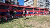 СРПСКА ТРОБОЈКА НЕ МОЖЕ БИТИ ПРОВОКАЦИЈА Један од нападнутих младића на Лиману - Напали су с леђа момке који су цртали тробојку СРПСКА ТРОБОЈКА НЕ МОЖЕ БИТИ ПРОВОКАЦИЈА Један од нападнутих младића на Лиману - Напали су с леђа момке који су цртали тробојку
