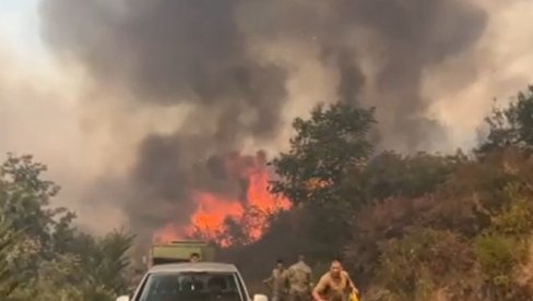 APOKALIPTIČNI PRIZORI IZ CRNE GORE: 14 mesta bez struje, vatrogasci nemoćni APOKALIPTIČNI PRIZORI IZ CRNE GORE: 14 mesta bez struje, vatrogasci nemoćni