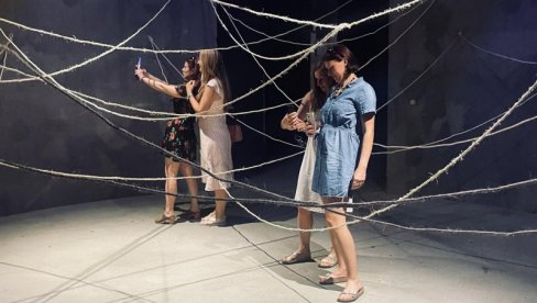 PRIZORI UHVAĆENI U MREŽU VREMENA: Arhitekta i umetnica Nadežda Stanković, posle uspeha u Meksiku, predstavila radove i u Beogradu PRIZORI UHVAĆENI U MREŽU VREMENA: Arhitekta i umetnica Nadežda Stanković, posle uspeha u Meksiku, predstavila radove i u Beogradu