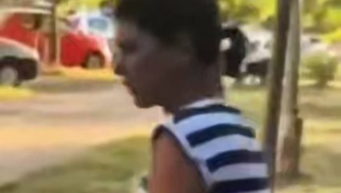 SRAMOTA! BLOKADERKA SA RTV-a PLJUJE MOMKA KOJI CRTA SRPSKU TROBOJKU: Nije preporučljivo za one sa slabim želucem (VIDEO)