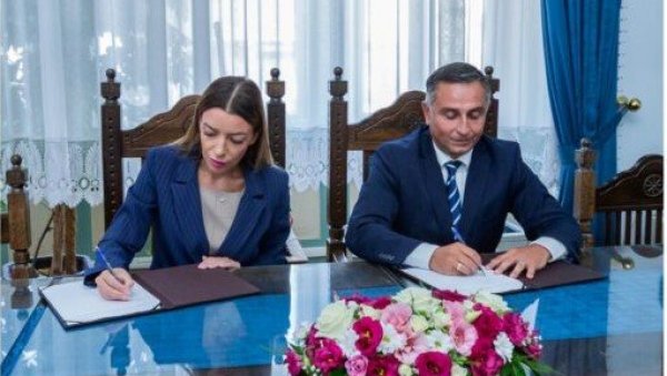 УГОВОРЕНА ИЗГРАДЊА МАГИСТРАЛНОГ ВОДОВОДА ОД СУБОТИЦЕ ДО ТАВАНКУТА Спас за три насељена места УГОВОРЕНА ИЗГРАДЊА МАГИСТРАЛНОГ ВОДОВОДА ОД СУБОТИЦЕ ДО ТАВАНКУТА Спас за три насељена места