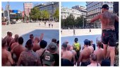 ПОЉАЦИ ЗАУЗЕЛИ ТРГ РЕПУБЛИКЕ: Ево шта су навијачи Леха радили у центру Београда (ВИДЕО) ПОЉАЦИ ЗАУЗЕЛИ ТРГ РЕПУБЛИКЕ: Ево шта су навијачи Леха радили у центру Београда (ВИДЕО)
