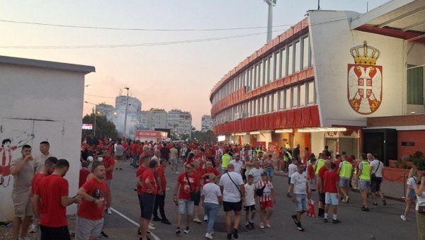 СВЕ СЕ ЦРВЕНИ (И БЕЛИ) КА МАРАКАНИ: Реке навијача кренуле на Звезда - Лех
