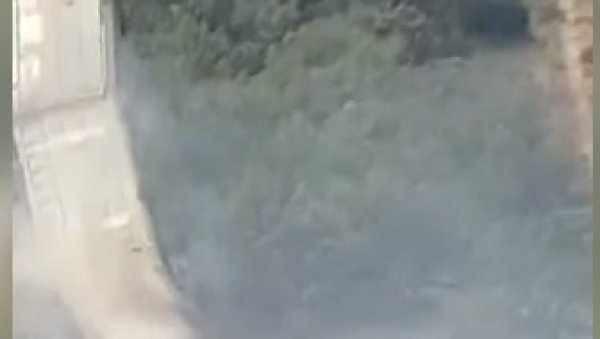 ПРЕВРНУО СЕ ВОЗ КОЈИ ЈЕ ПРЕВОЗИО ОПАСНЕ МАТЕРИЈЕ: Чак 35 вагона искочило из шина (ФОТО/ВИДЕО)