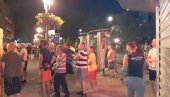 JEZIVI SNIMAK NASILJA BLOKADERA U VRBASU: Razbijaju kamenje i cigle na putu pa ih bacaju ka patriotama (VIDEO) JEZIVI SNIMAK NASILJA BLOKADERA U VRBASU: Razbijaju kamenje i cigle na putu pa ih bacaju ka patriotama (VIDEO)