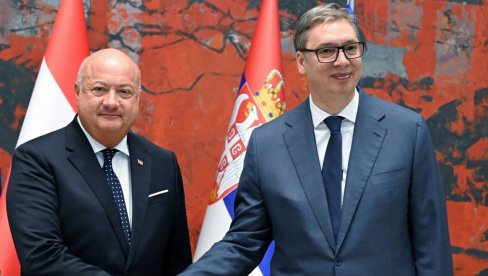 VUČIĆ SA ŠTOKEROM: Sastanak predsednika i kancelara Austrije u Palati Srbija (VIDEO) VUČIĆ SA ŠTOKEROM: Sastanak predsednika i kancelara Austrije u Palati Srbija (VIDEO)