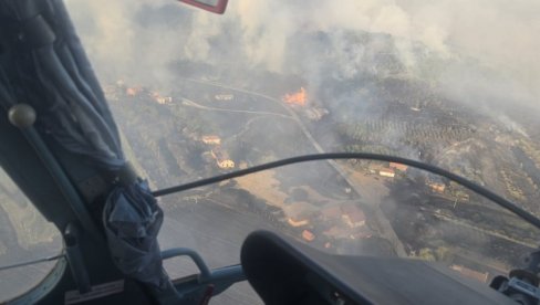 EKSKLUZIVAN SNIMAK IZ VAZDUHA: Srpski kamov treći dan u akciji gašenja požara u Crnoj Gori (VIDEO)