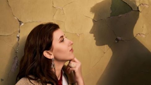 ZAŠTO SVI GOVORE O NARCISIMA? Skrivene maske emocionalnih manipulatora ZAŠTO SVI GOVORE O NARCISIMA? Skrivene maske emocionalnih manipulatora