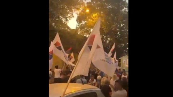 РУМА ПРОТИВ УСТАША И БЛОКАДЕРА: Грађани послали јасну поруку - спремни да бране своје домове од насилника РУМА ПРОТИВ УСТАША И БЛОКАДЕРА: Грађани послали јасну поруку - спремни да бране своје домове од насилника