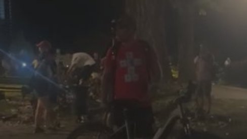 BLOKADERI FAŠISTI U NOVOM SADU KREĆU U NOVI POKOLJ: Vratili se u kampus i uzimaju motke (VIDEO) BLOKADERI FAŠISTI U NOVOM SADU KREĆU U NOVI POKOLJ: Vratili se u kampus i uzimaju motke (VIDEO)