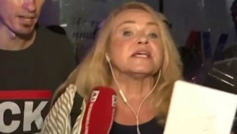 (UZNEMIRUJUĆI VIDEO) Blokaderi pogodili Branku Lazić kamenom u glavu (UZNEMIRUJUĆI VIDEO) Blokaderi pogodili Branku Lazić kamenom u glavu