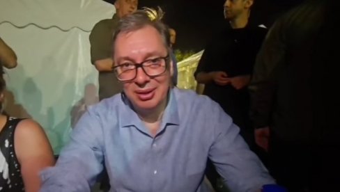 VUČIĆ SE OBRATIO GRAĐANIMA IZ PIONIRSKOG PARKA: Došao sam da budem sa narodom (VIDEO) VUČIĆ SE OBRATIO GRAĐANIMA IZ PIONIRSKOG PARKA: Došao sam da budem sa narodom (VIDEO)
