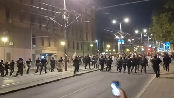 БЛОКАДЕРСКЕ УСТАШЕ БЕЖЕ ОД ПОЛИЦИЈЕ: Снимак из Немањине (ВИДЕО)