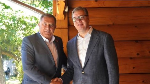 ВУЧИЋ СА ДОДИКОМ: Састанак о унутрашњим и спољним нападима на Србију и Српску, о једној теми посебно разговарали (ФОТО) ВУЧИЋ СА ДОДИКОМ: Састанак о унутрашњим и спољним нападима на Србију и Српску, о једној теми посебно разговарали (ФОТО)