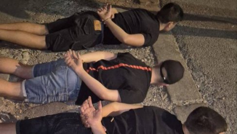 ОВАКО СУ УХАПШЕНА ТРОЈИЦА БЛОКАДЕРА ХУЛИГАНА У БЕОГРАДУ: Нападали полицију, двојици одређено задржавање до 48 сати (ВИДЕО)