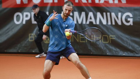 TENIS OVO NE PAMTI: Otišao u toaltet, a kad se vratio sačekala ga diskvalifikacija (VIDEO) TENIS OVO NE PAMTI: Otišao u toaltet, a kad se vratio sačekala ga diskvalifikacija (VIDEO)