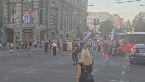 БЛОКАДЕРИ ИСПРЕД ГЕНЕРАЛШТАБА: Сад је све јасно - циљ им је да униште Војску Србије БЛОКАДЕРИ ИСПРЕД ГЕНЕРАЛШТАБА: Сад је све јасно - циљ им је да униште Војску Србије