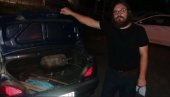 NACI-SVEŠTENIK SA PUNIM GEPEKOM DRVENIH PALICA: Policija u Aranđelovcu zaustavila popa - poneo oružje na protest (FOTO)