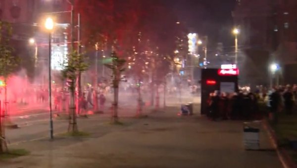 МАЛИ БРОЈ БЛОКАДЕРА НА УЛИЦАМА, СВЕГА 3100 У БЕОГРАДУ Вучић: Са насилницима и силеџијама ћемо се изборити